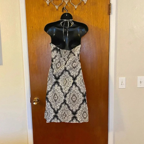 H&M Elegant Halter Neck Knee Length Dress Timeless Blue and White Baroque Print - Picture 10 of 16